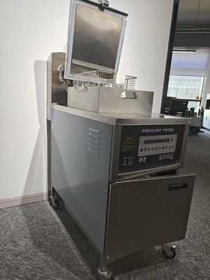 計算パネル 電動 4HD 13.5KW 胸のフライヤー チキンプレッシャーフライヤー