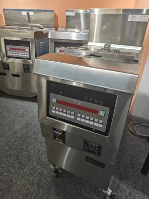 ガスの加熱 220V デジタルコンピュータ パネル 1 鍋 2 バスケ オープン ディープフライヤー