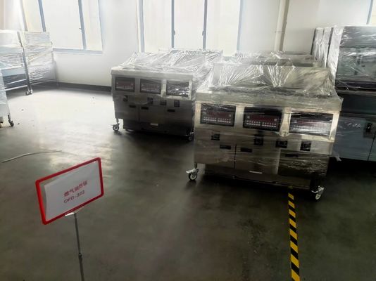 デジタルコンピュータ パネル 3つの鍋 6つのバスケット フィルタリング付きの深揚げ機
