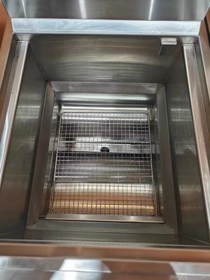 ガスの加熱 220V デジタルコンピュータ パネル 1 鍋 2 バスケ オープン ディープフライヤー