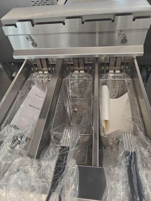 デジタルコンピュータ パネル 3 ポット 3 バスケ 21KW 電動 オープン チップ フライヤー