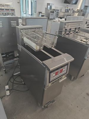 2つの鍋 2つのバスケット 7.5L*2 小容量 14kW 油を節約する 油過濾装置の電動式オープンフライヤー