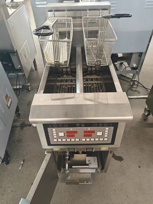 2つの鍋 2つのバスケット 7.5L*2 小容量 14kW 油を節約する 油過濾装置の電動式オープンフライヤー