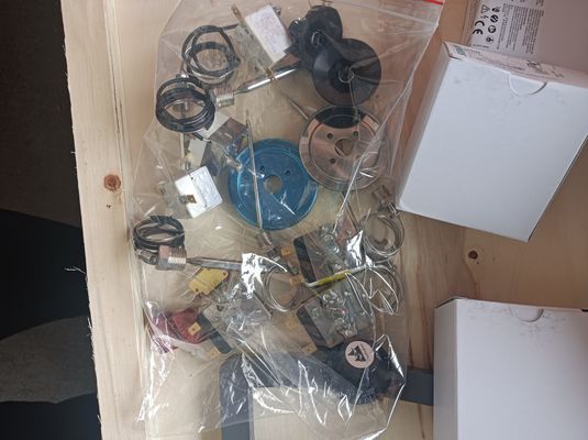 オープンフライヤーおよび圧力フライヤー用安全ソレノイドバルブヒーターエレメント